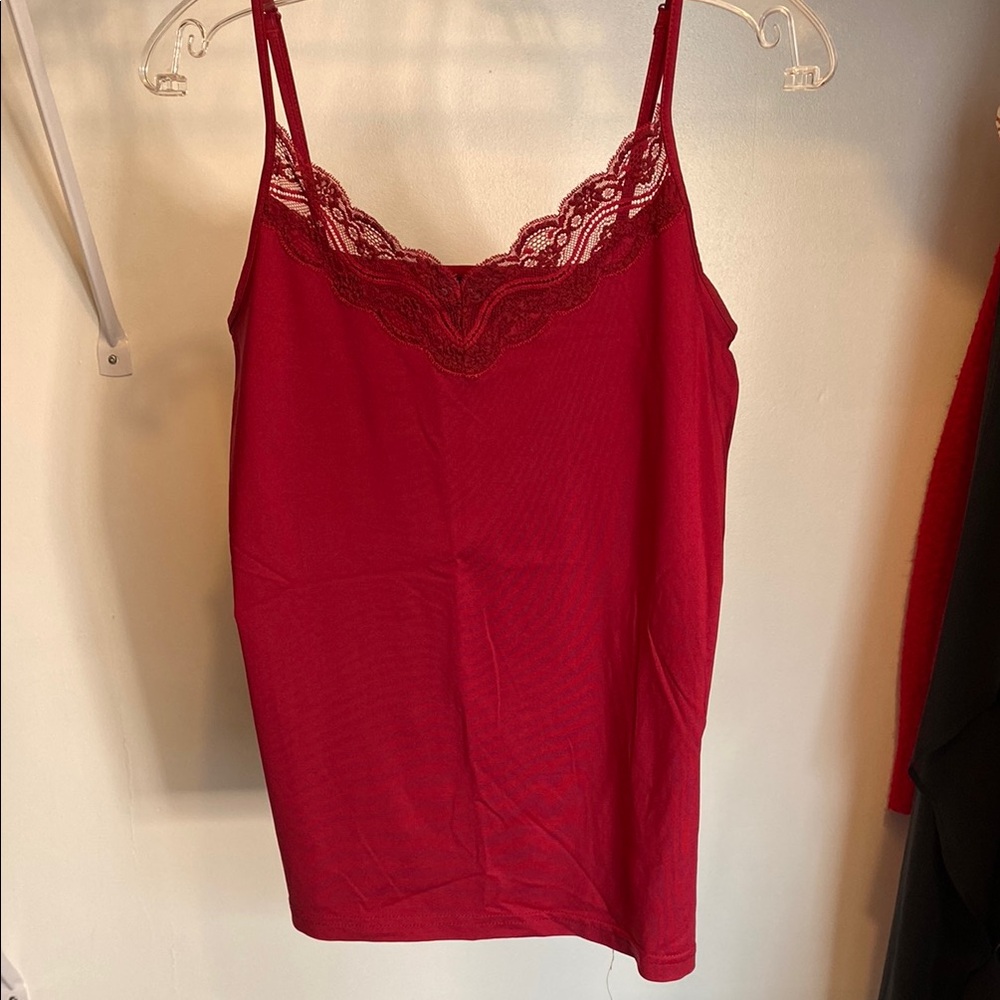 🩷Reitmans red tank top with lace